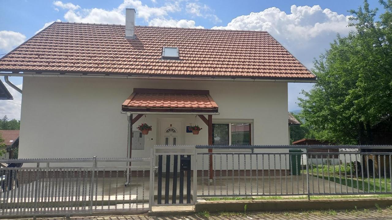 Apartamento Keti Plaški Exterior foto